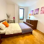 Apartment Center Warsaw - Apartmenty Jana Pawla II Warschau