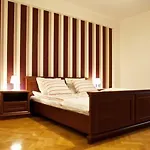 Center Warsaw - Apartmenty Jana Pawla II Apartment